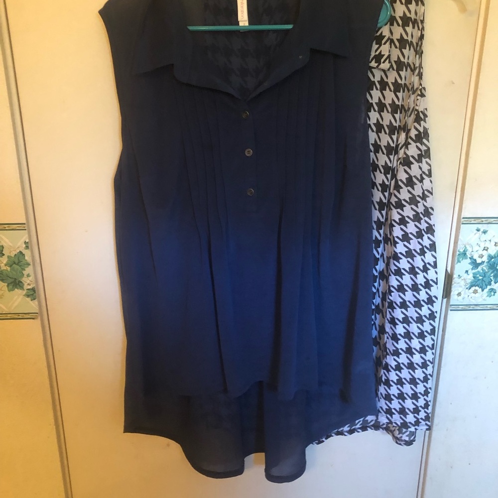 2 sleeveless shirts size 2x